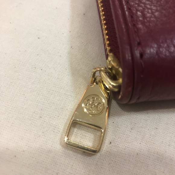 Tory Burch Britten Continental Wallet - Picture 7 of 8